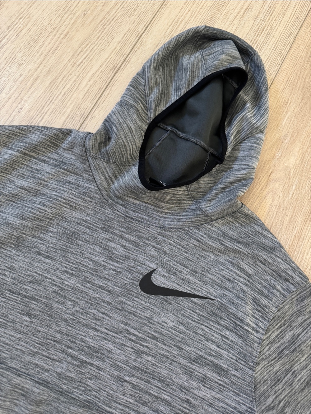Nike Dri-FIT Spotlight Short- sleeve hoodie